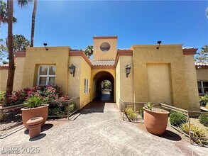 270 E Flamingo Rd in Las Vegas, NV - Building Photo - Building Photo