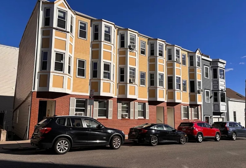 206 H St in Boston, MA - Building Photo