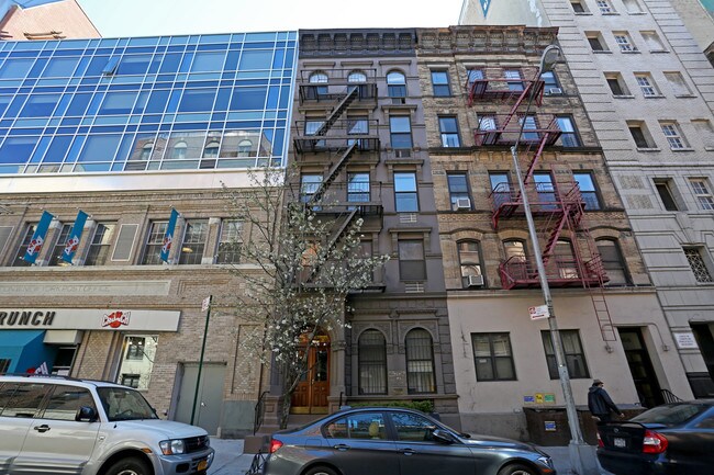 164 W 83rd St in New York, NY - Building Photo - Building Photo