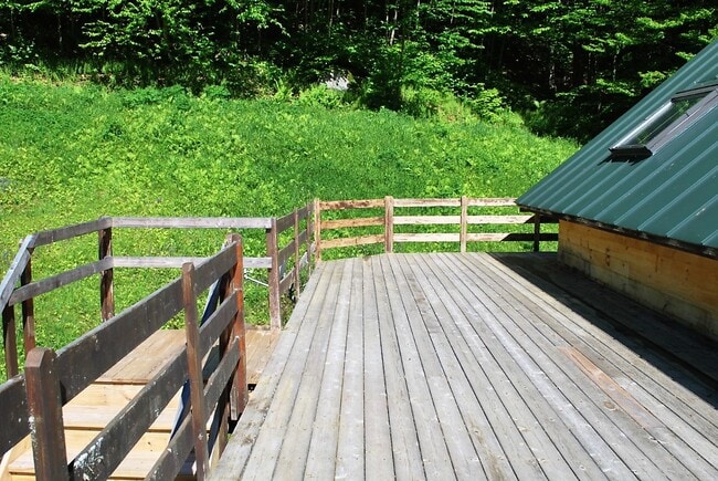1568 Camels Hump Rd, Unit Chalet Apt in Waterbury, VT - Building Photo - Building Photo