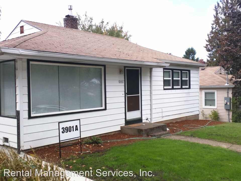 3901 SE 49th Ave in Portland, OR - Foto de edificio