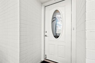 1365 Snell Isle Blvd NE in St. Petersburg, FL - Building Photo - Building Photo