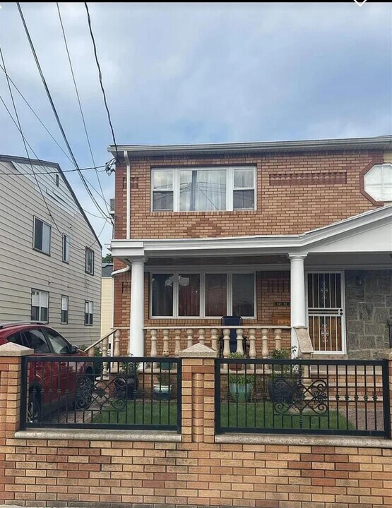 145-92-145224 224th St in Queens, NY - Building Photo