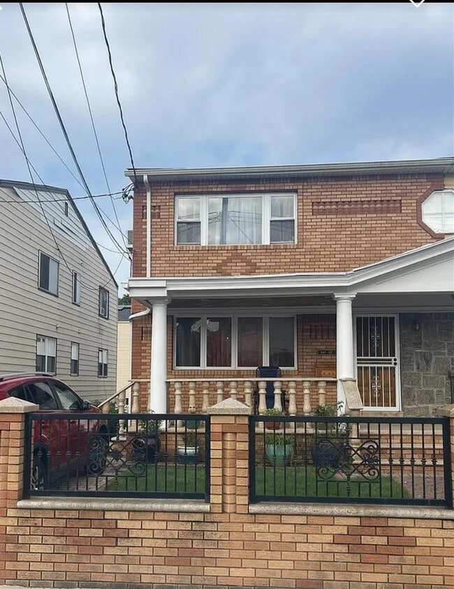 property at 145-92-145224 224th St