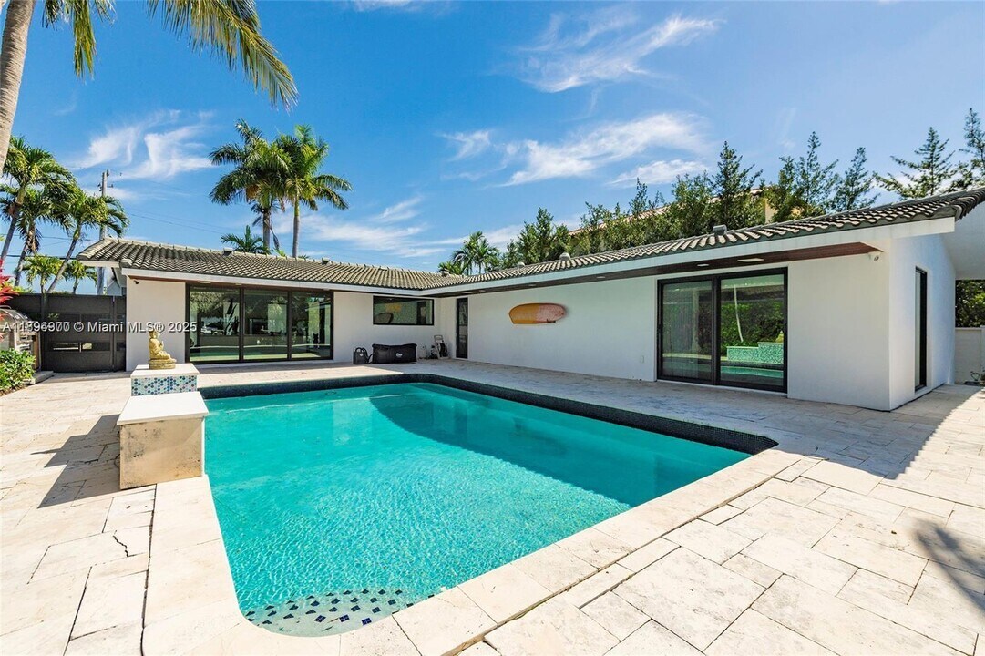 2020 NE 121st Rd in North Miami, FL - Building Photo