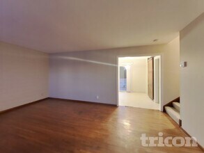 3733 Hillsboro Ave N in Minneapolis, MN - Foto de edificio - Building Photo