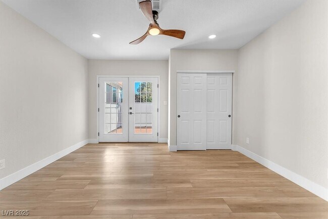 property at 2868 Vista Del Sol Ave