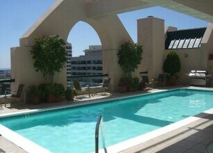 10520 Wilshire Blvd, Unit #1207 in Los Angeles, CA - Foto de edificio - Building Photo