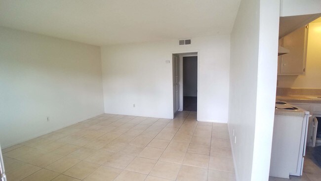 5909 Nogal Ave-Unit -B in Bakersfield, CA - Building Photo - Building Photo