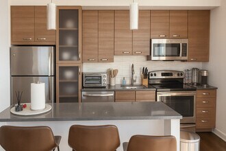 1556 Spring Hill Rd in McLean, VA - Building Photo - Building Photo