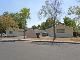 574 W Stuart Ave in Clovis, CA - Building Photo