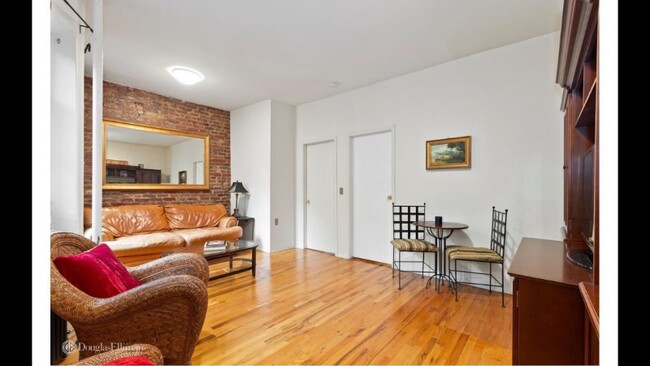 246 E 51st St in New York, NY - Building Photo - Building Photo