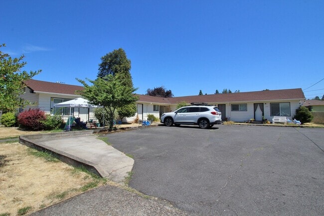 2208-2208 NE 80th Ave