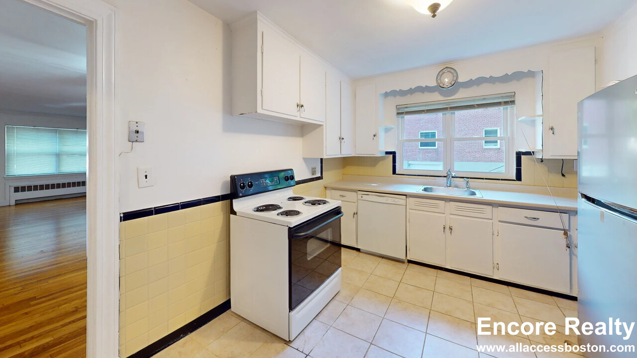 115 Withington Rd, Unit #3 in Newton, MA - Foto de edificio