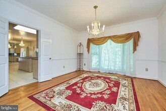2 Royal Dominion Ct in Bethesda, MD - Building Photo - Building Photo