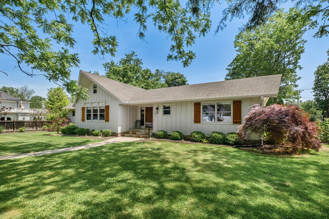 103 SW E St in Bentonville, AR - Building Photo - Building Photo