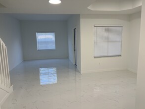 4914 White Mangrove Way E in Fort Lauderdale, FL - Building Photo - Building Photo