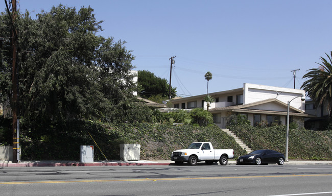 Hillside Terrace Apartments in Fullerton, CA - Foto de edificio - Building Photo