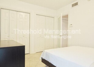 150 SW 10th St in Miami, FL - Building Photo - Building Photo