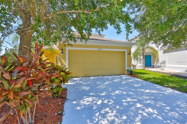7902 Carriage Pointe Dr in Gibsonton, FL - Building Photo - Building Photo