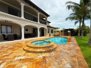 15900 NW 83rd Pl in Miami Lakes, FL - Building Photo - Building Photo