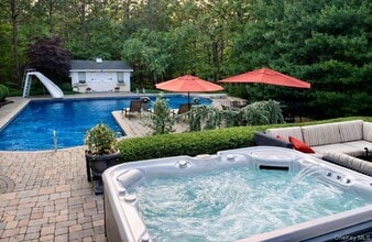 10 Messina Ave in Center Moriches, NY - Building Photo - Building Photo