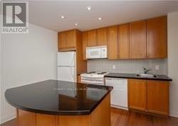 85-985 Bloor St E in Toronto, ON - Building Photo - Building Photo