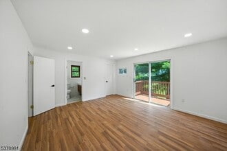 34 North St in Bloomsbury, NJ - Building Photo - Building Photo