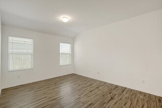 190 Crystal River Rd in Kyle, TX - Building Photo - Building Photo