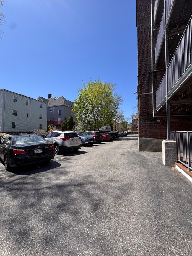 6 Radcliffe Rd, Unit 1 in Boston, MA - Building Photo - Building Photo