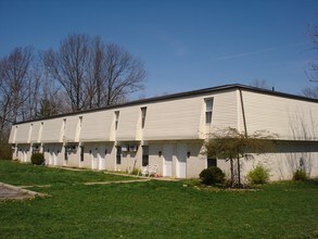 989 Somerset Dr in Miamisburg, OH - Foto de edificio - Building Photo