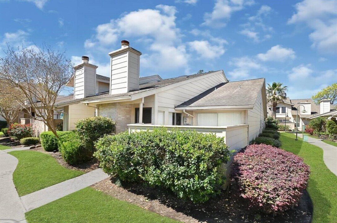 13026 Leader St in Houston, TX - Building Photo