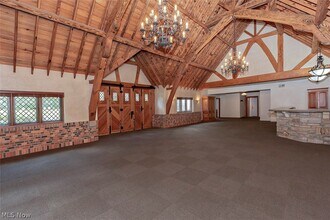 7020 S Woodland Rd in Chagrin Falls, OH - Building Photo - Building Photo