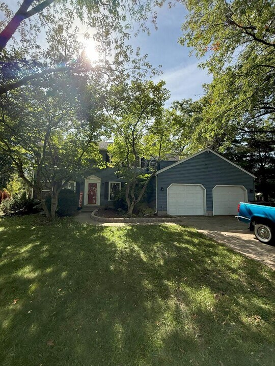 116 Woodview Ct in Valparaiso, IN - Building Photo