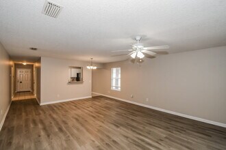 416 S 13th Terrace in Fernandina Beach, FL - Foto de edificio - Building Photo