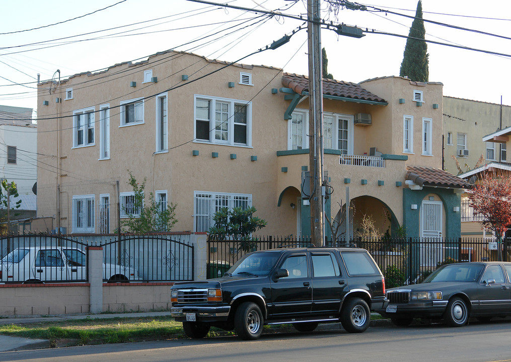 4168 Oakwood Ave in Los Angeles, CA - Building Photo