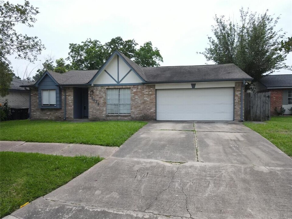 13823 Clark Towne Rd in Sugar Land, TX - Building Photo