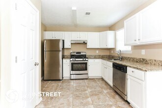 5742 Wellborn Creek Dr in Lithonia, GA - Foto de edificio - Building Photo