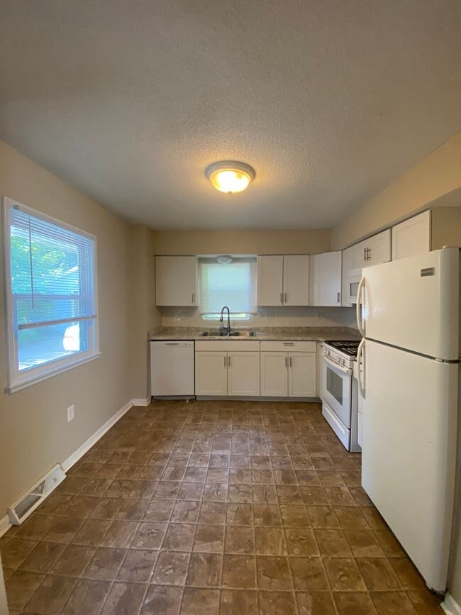 215 Caulder Ave in Des Moines, IA - Building Photo - Building Photo