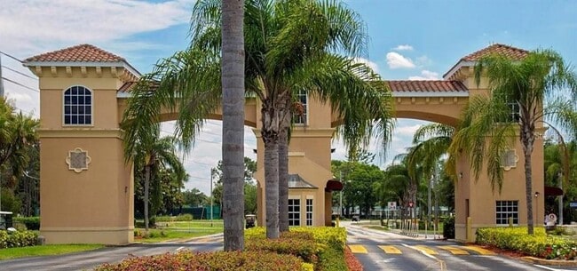 1907 Canterbury Ln in Sun City Center, FL - Building Photo - Building Photo