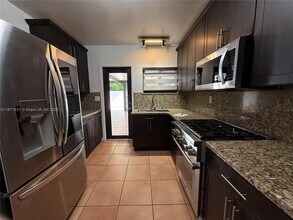 3429 SW 23rd Terrace in Miami, FL - Building Photo - Building Photo