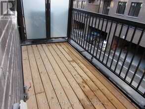 18 Mermot Ln in Markham, ON - Building Photo - Building Photo