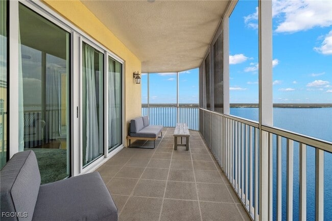 2745 First St, Unit 2306 in Ft. Myers, FL - Building Photo - Building Photo