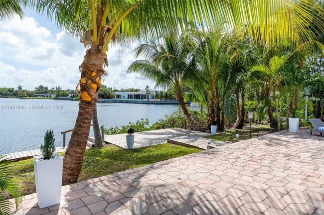 2500 NE 199th St in Miami, FL - Building Photo - Building Photo