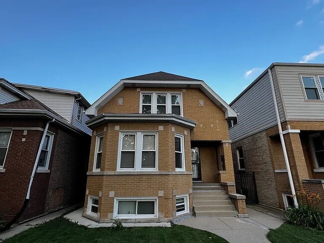 property at 3049 N Kenneth Ave
