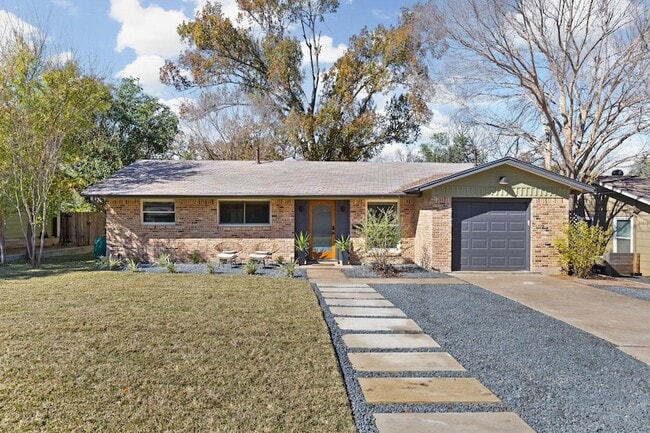 property at 2704 Nottingham Ln