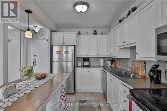 20 Edgecliff Golfway in Toronto, ON - Building Photo - Building Photo