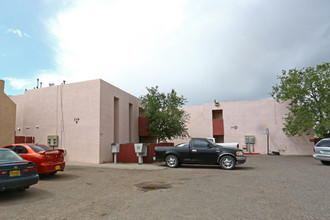 211-219 Candelaria Rd NW in Albuquerque, NM - Building Photo - Building Photo