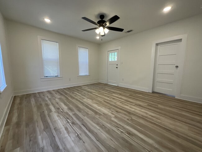 317 N Naid St in Grand Saline, TX - Building Photo - Building Photo