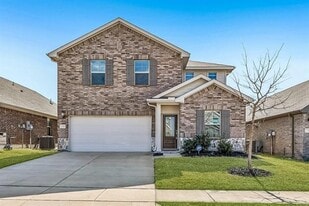 1303 Cress Gdn Ln in Heartland, TX - Building Photo
